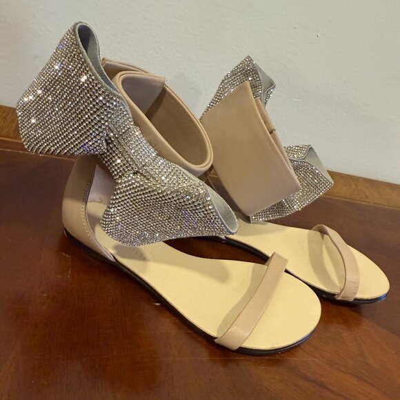 GORGEOUS little girls sandal with giant rhinestone bow detail